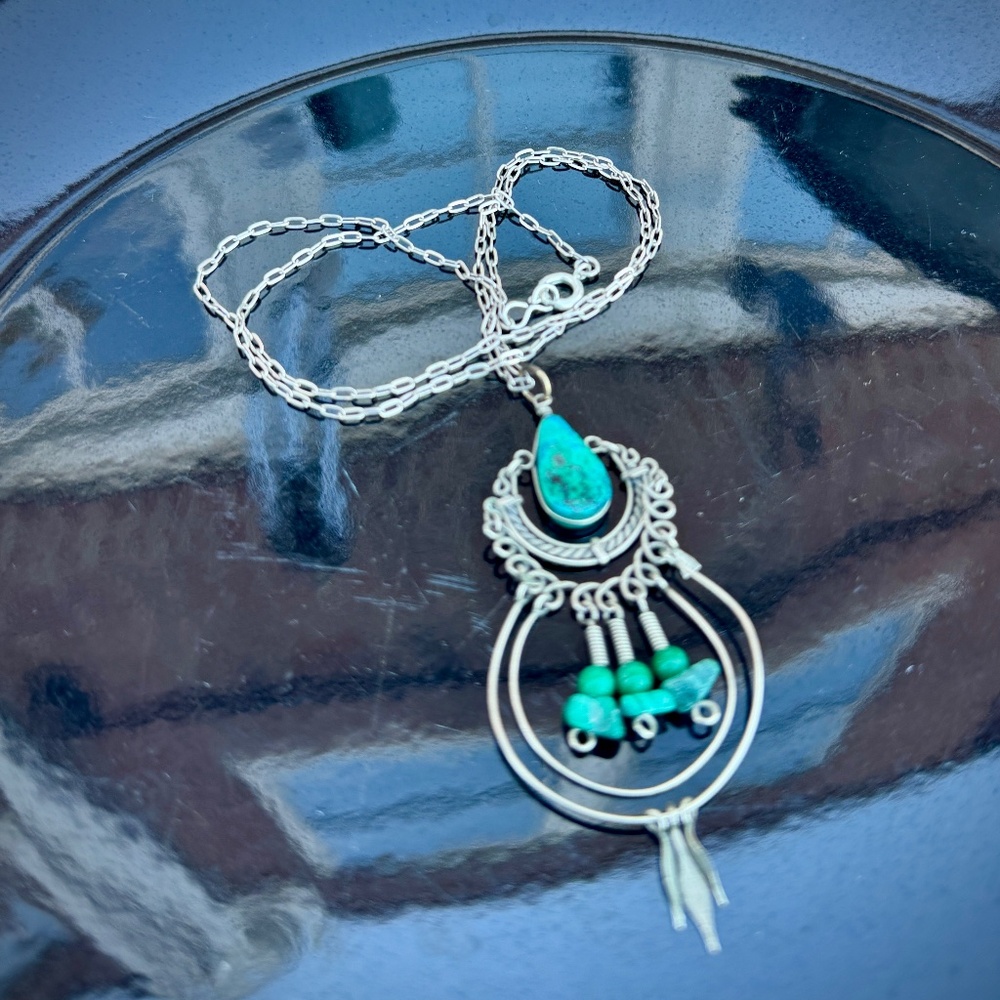 Delicate 𝅺Turquoise & Silver Tone Chain Necklace - Picture 4 of 7